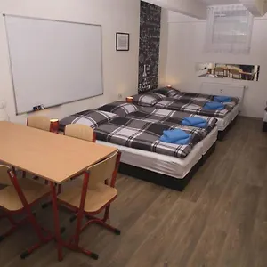 School - Your Unique Place In By Metro Vysehrad Apartmán