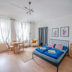 Cozy Close To Palmovka Apartmán