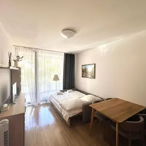 Kora Praag